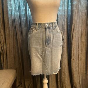 4/$20 NWT dip jean skirt